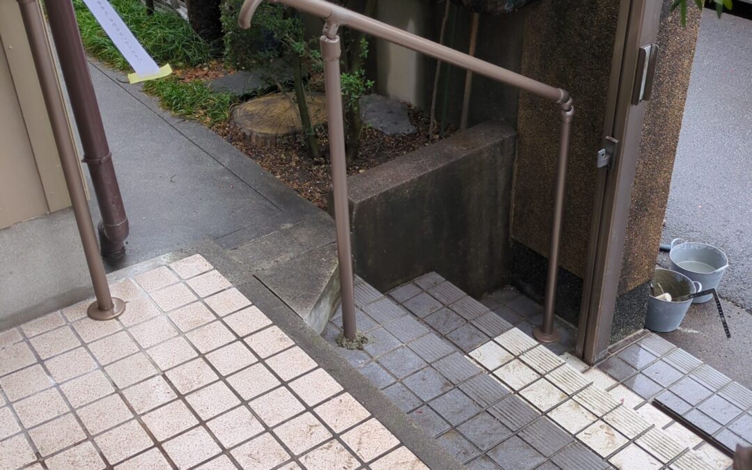 住宅改修事例　屋外手すり（玄関ポーチ/階段）